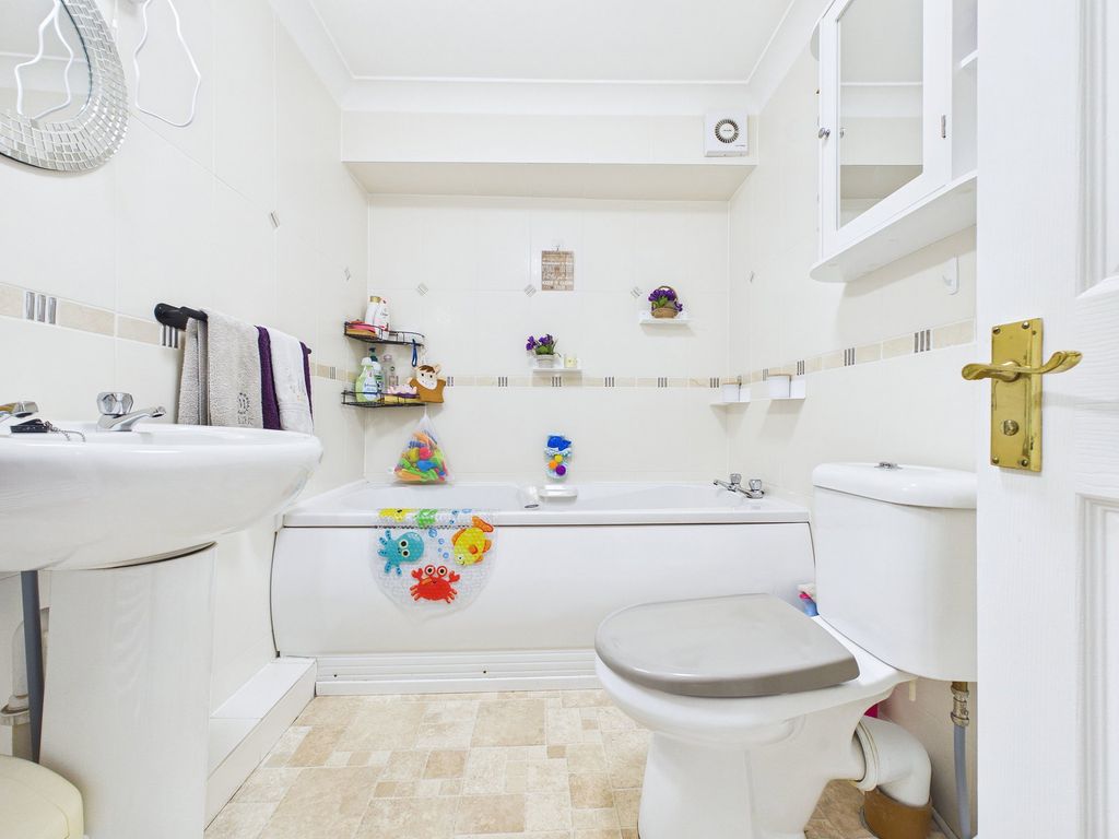 Additional image 18 of 4 bed flat for saleAlta Vista Road, Goodrington, Paignton TQ4
