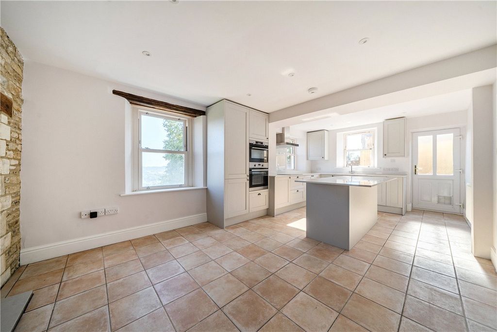 Property photo 2 of 18 Picture No. 25