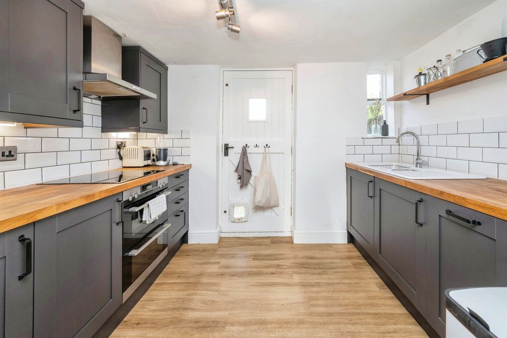 Property photo 3 of 22