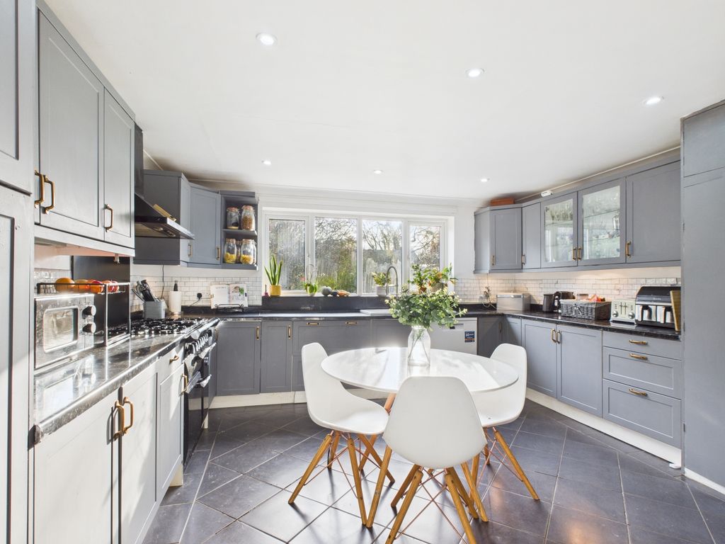 Property photo 2 of 18 Cam02313G0-Pr0102-Still002