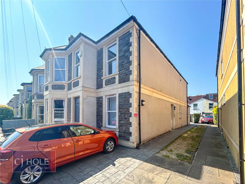 Property photo 2 of 18 Picture No. 40