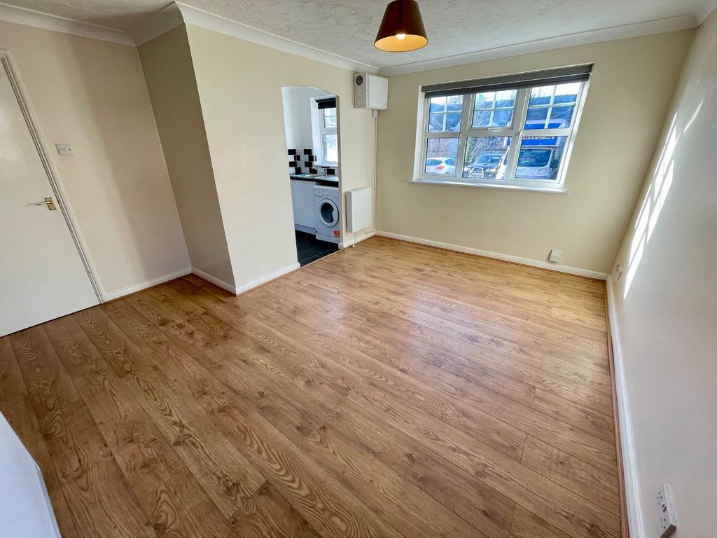 Property photo 2 of 10 4664652