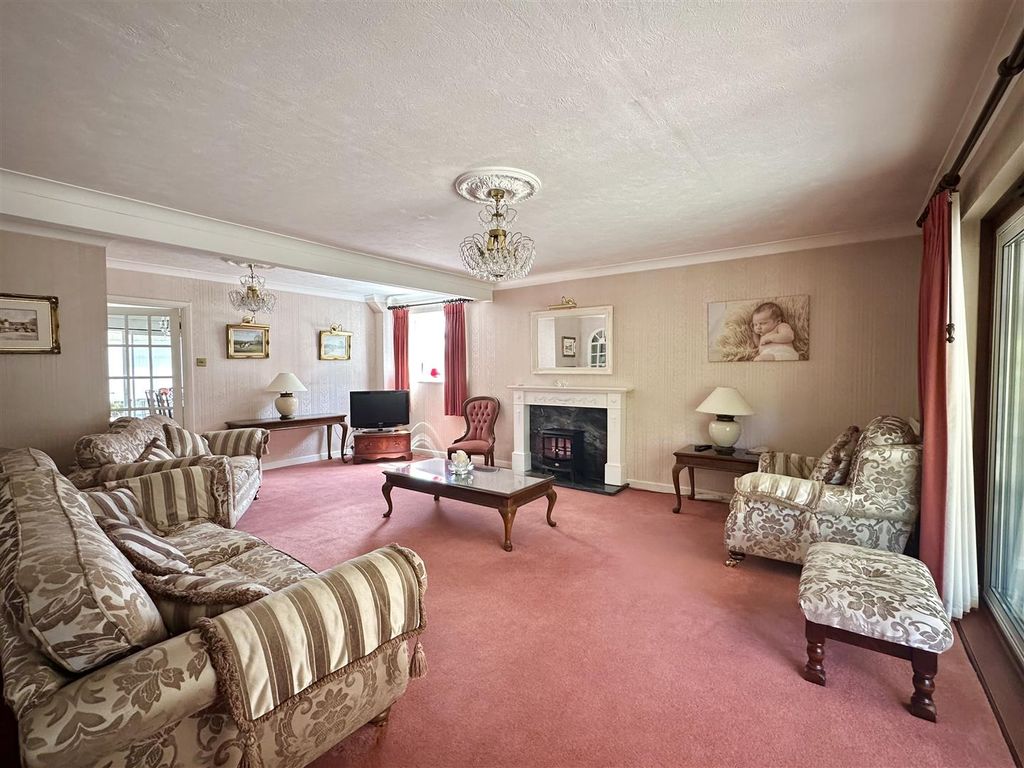 Property photo 2 of 22