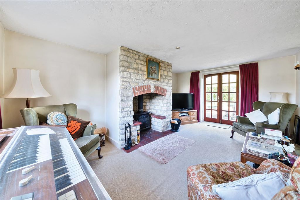 Property photo 2 of 15 Sitting Room