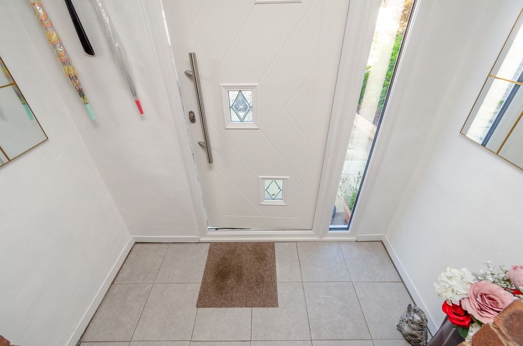 Property photo 2 of 23