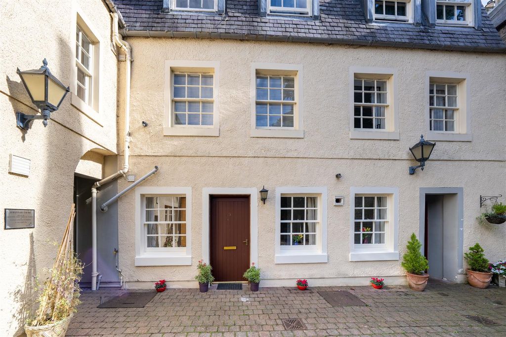 Property photo 3 of 16 3_Havannah_Court-03.Jpg