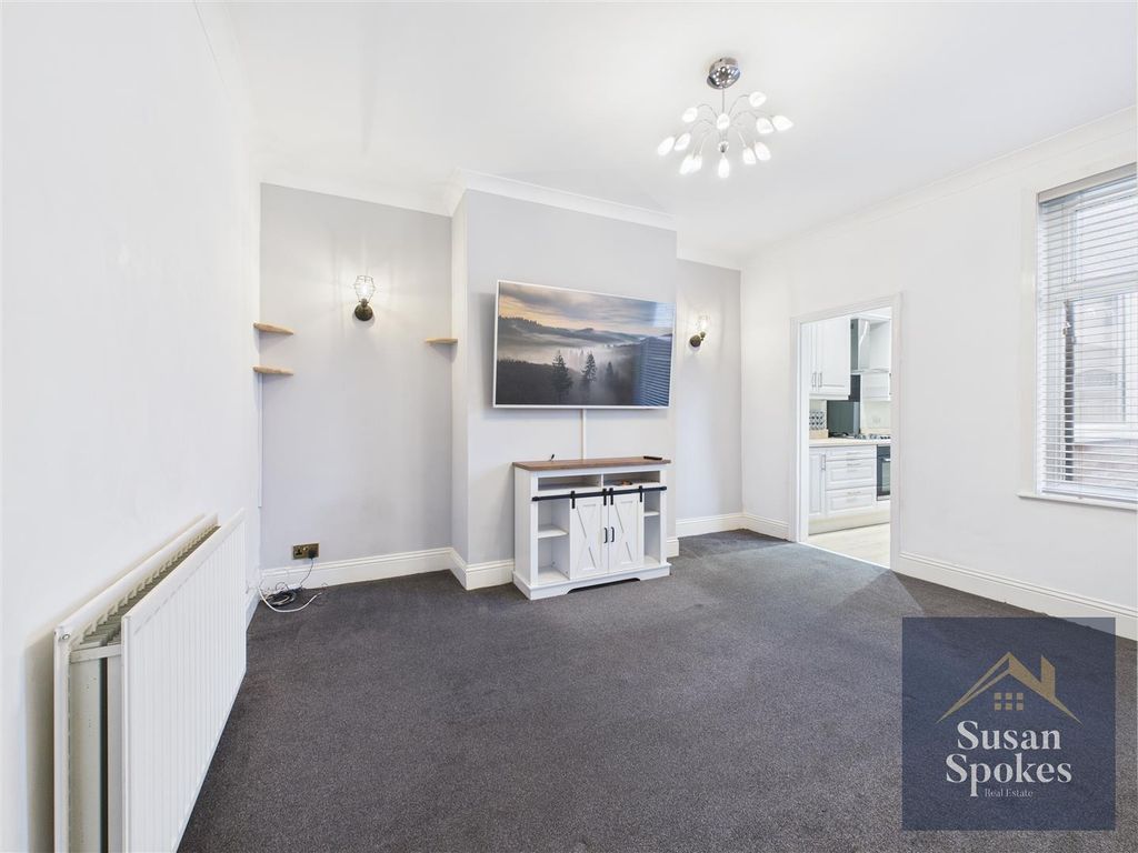 Property photo 3 of 19 Cam01858G0-Pr0207-Still001.Jpg