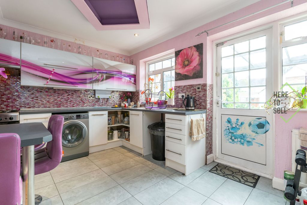 Property photo 2 of 13 31 Seaforth Drive En88BT-15