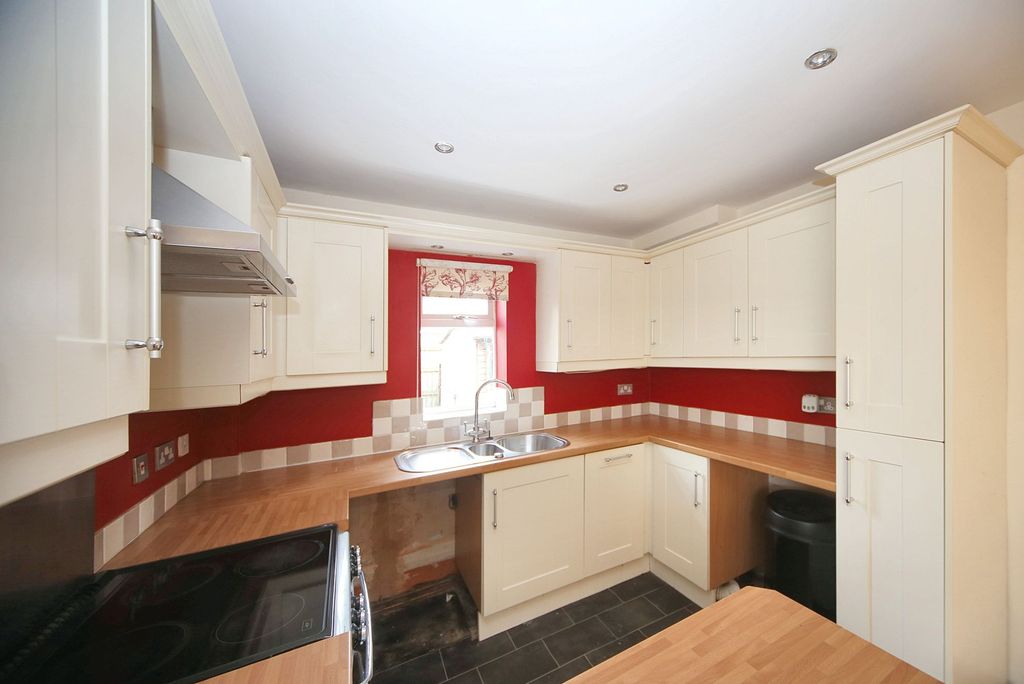 Property photo 2 of 24