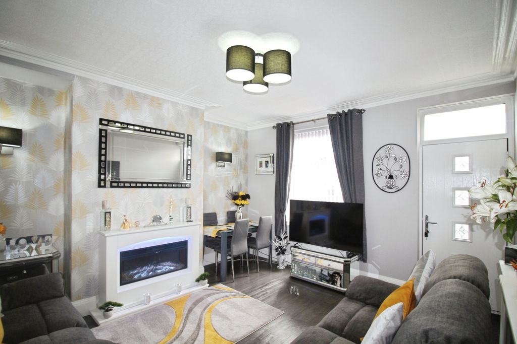 Property photo 2 of 14 Lounge