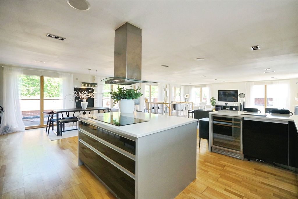 Property photo 1 of 23 Picture No. 34