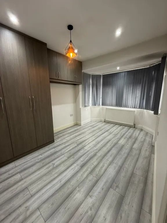 Property photo 1 of 16 4 Bed Semi-Detached To Rent Towers Road, Southall Ub1 2Hu