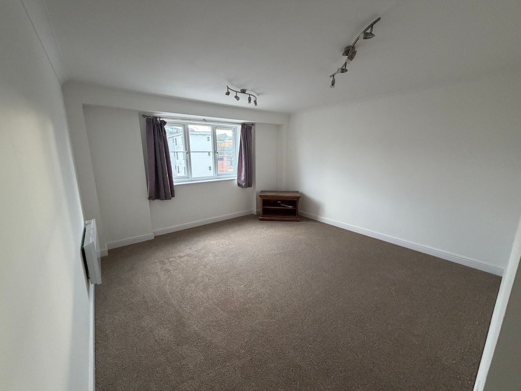 Property photo 2 of 6 Bathroom