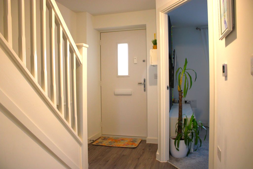 Property photo 2 of 15 Entrance Hall