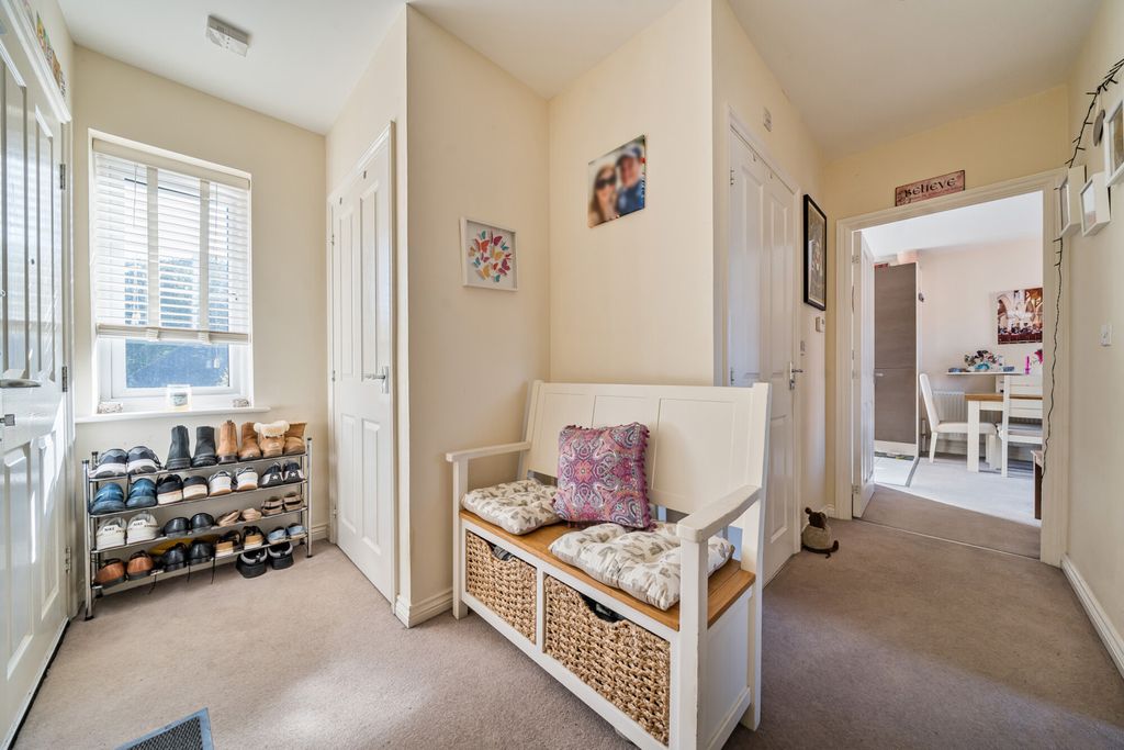 Property photo 2 of 10 Bedroom