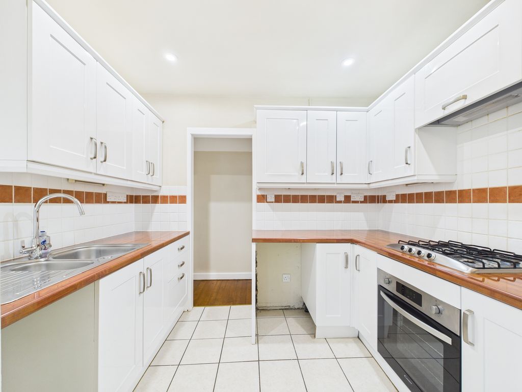 Property photo 2 of 14 Kitchen (2)