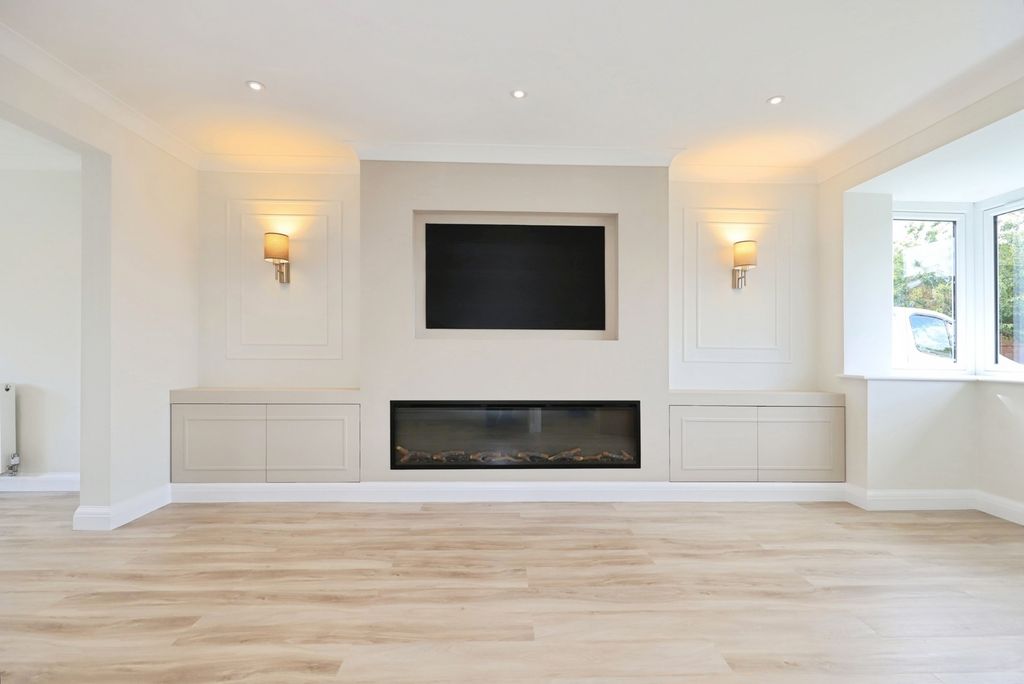 Property photo 3 of 16 Lounge