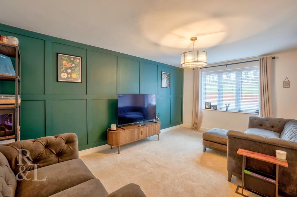 Property photo 3 of 28 9 Ivatt Close (8).Jpg