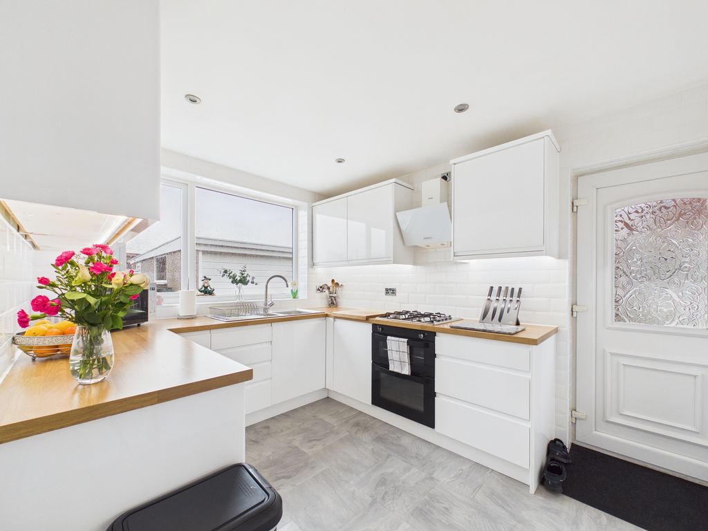 Property photo 2 of 33