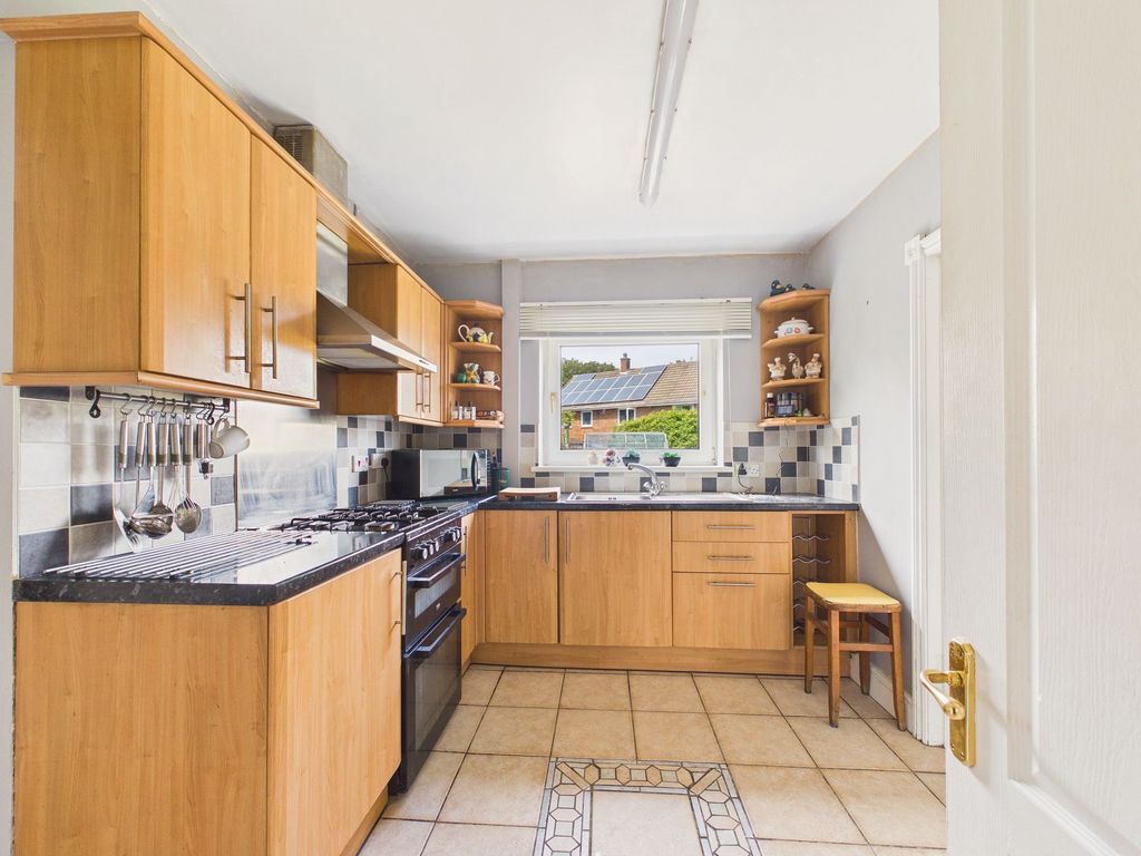 Property photo 3 of 9 Kitchen