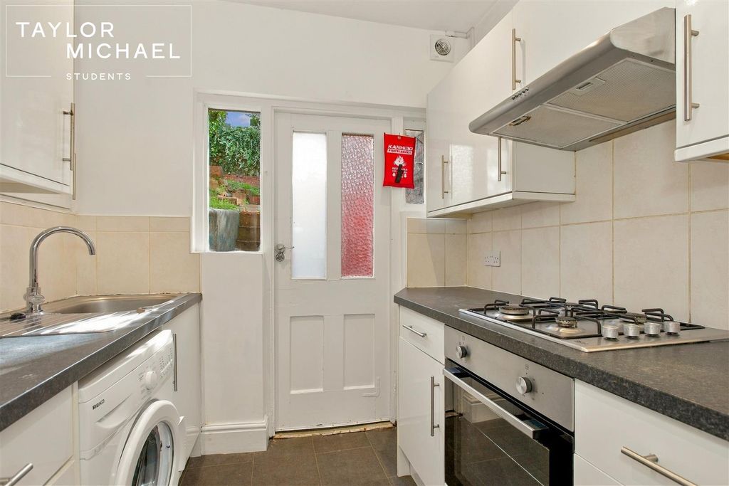 Property photo 1 of 17 Kitchen