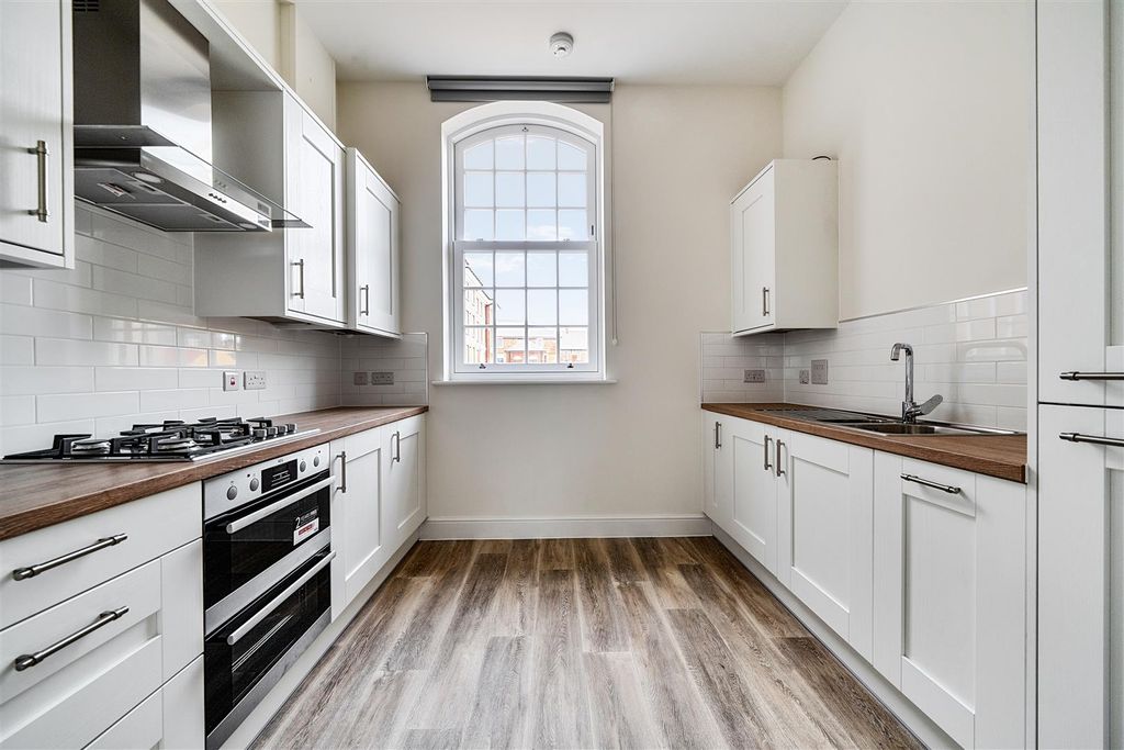 Property photo 2 of 12 Kitchen