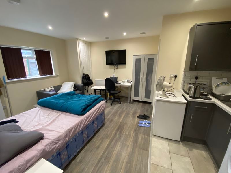 Property photo 1 of 6 Photo 6