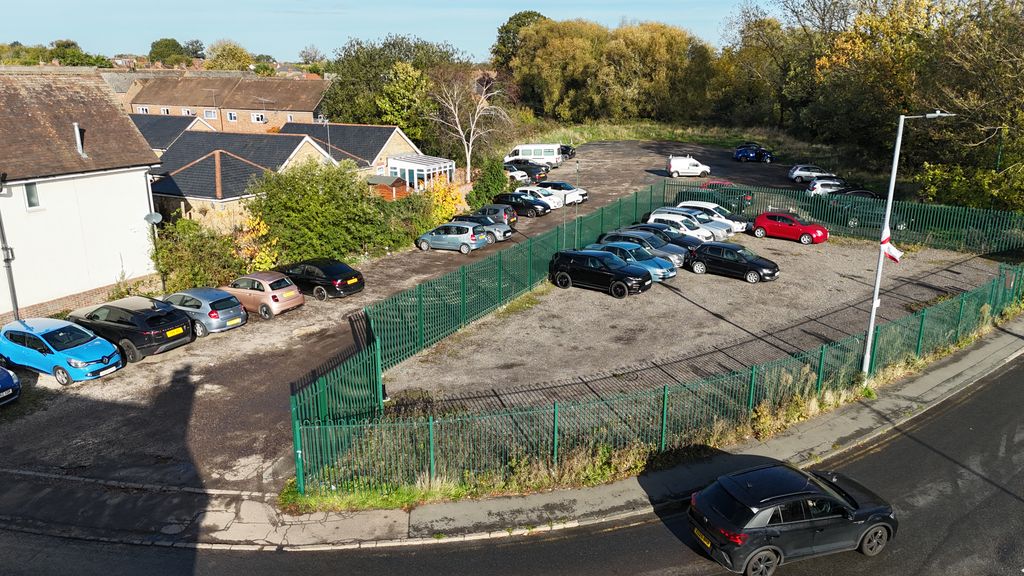 Property photo 2 of 8