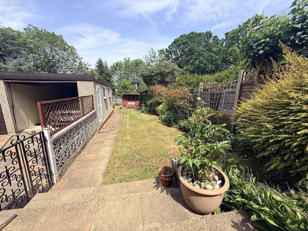 Property photo 3 of 17 Garden