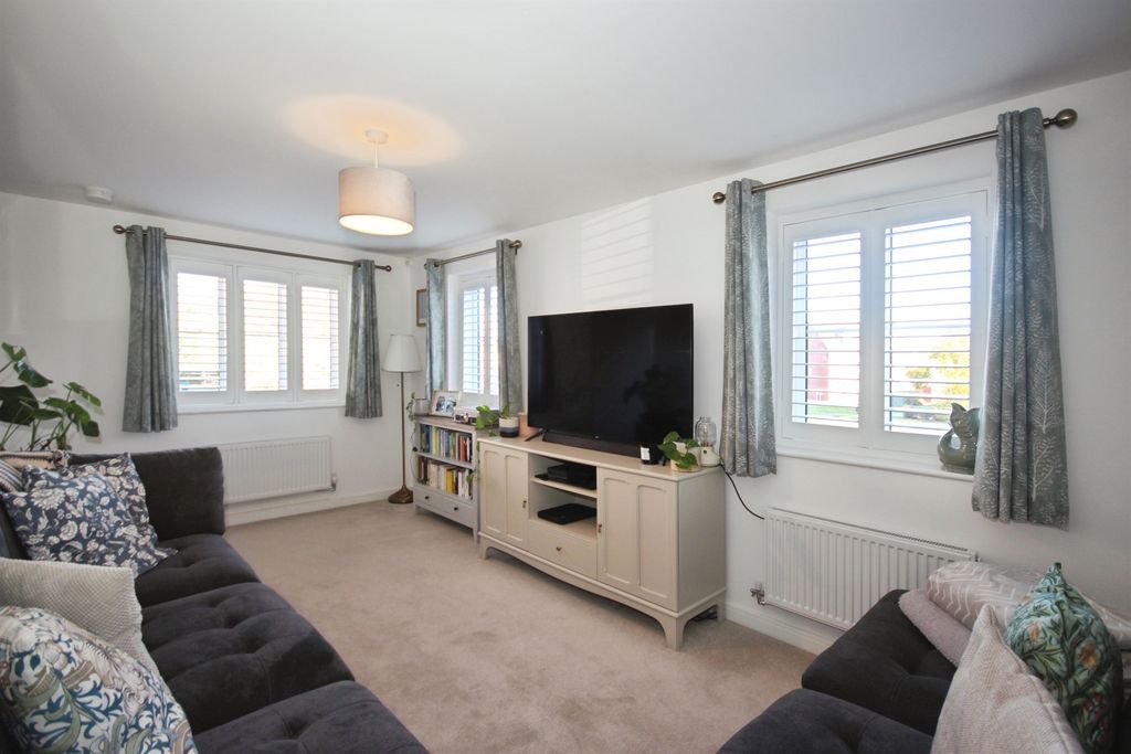 Property photo 2 of 11