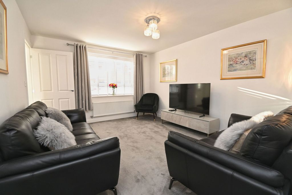 Property photo 2 of 25