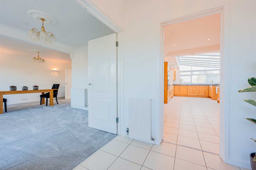 Property photo 2 of 27