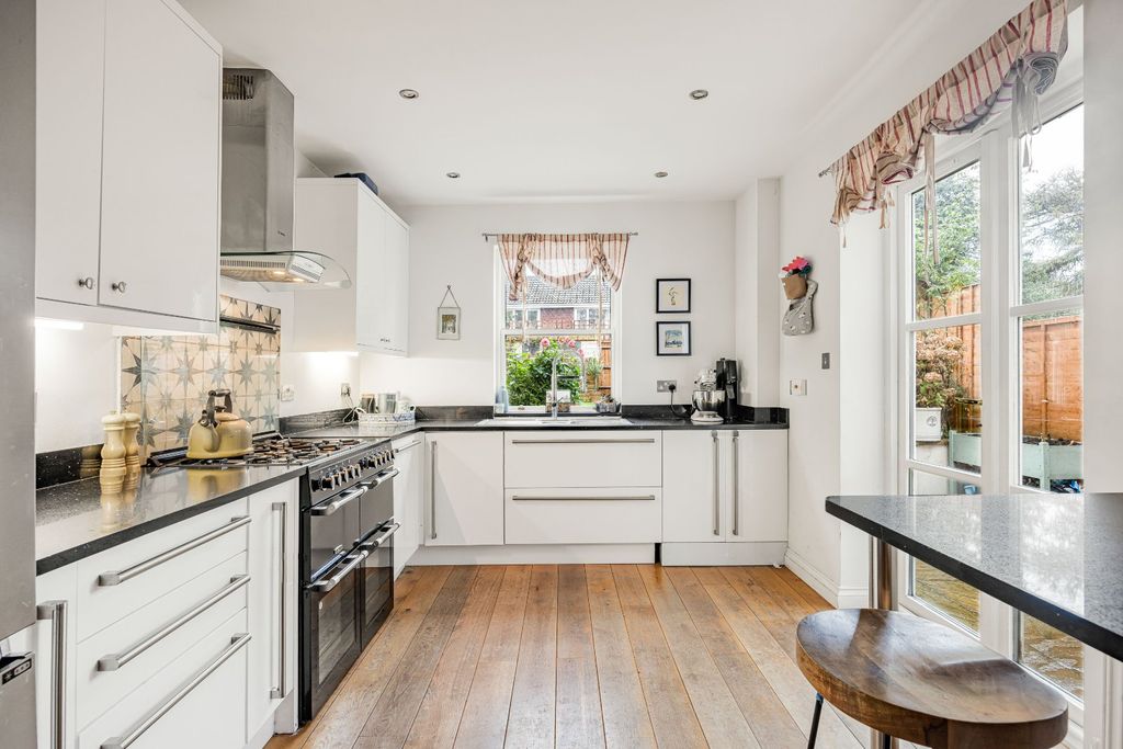 Property photo 2 of 17 Picture No. 33