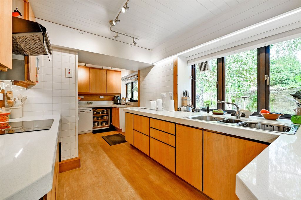 Property photo 3 of 14 Kitchen
