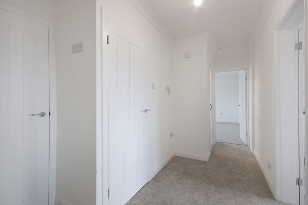 Additional image 10 of 2 bed flat for saleCavendish Square, Longfield DA3