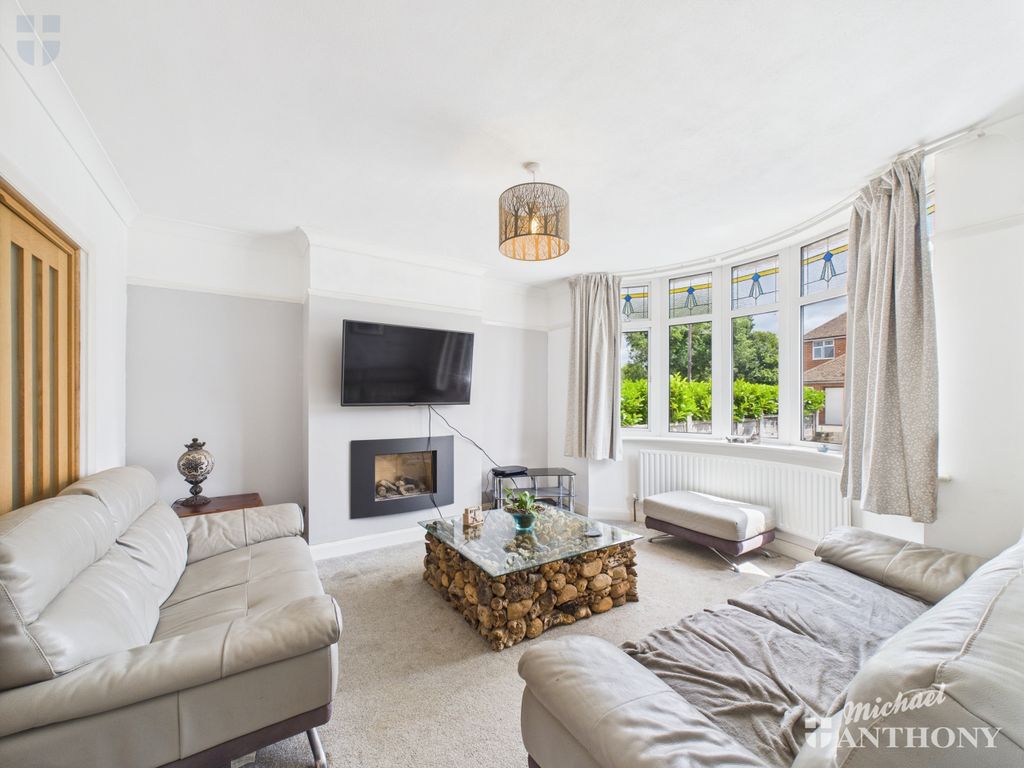 Property photo 2 of 12 Cam03218G0-Pr0709-Still001