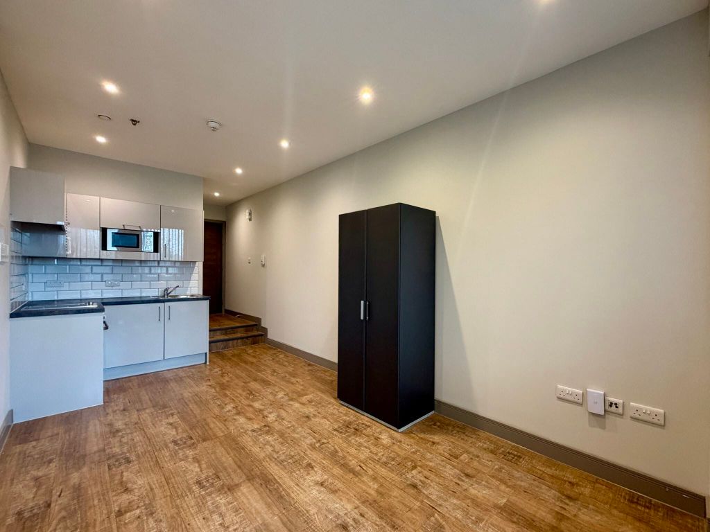 Property photo 1 of 12 Bedroom