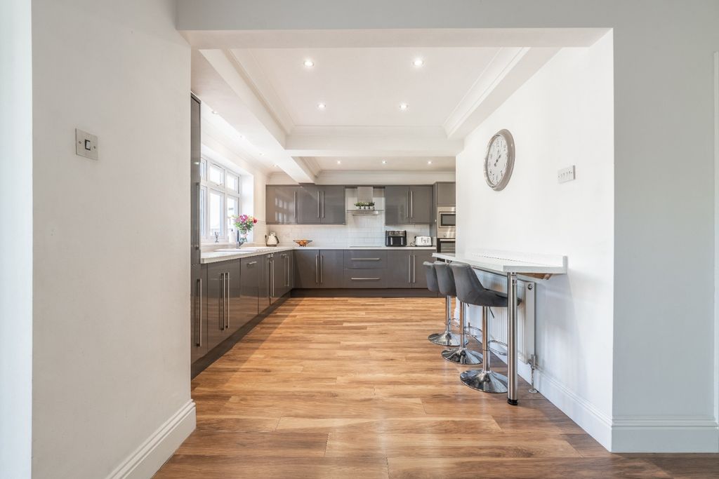 Property photo 3 of 22 5051593