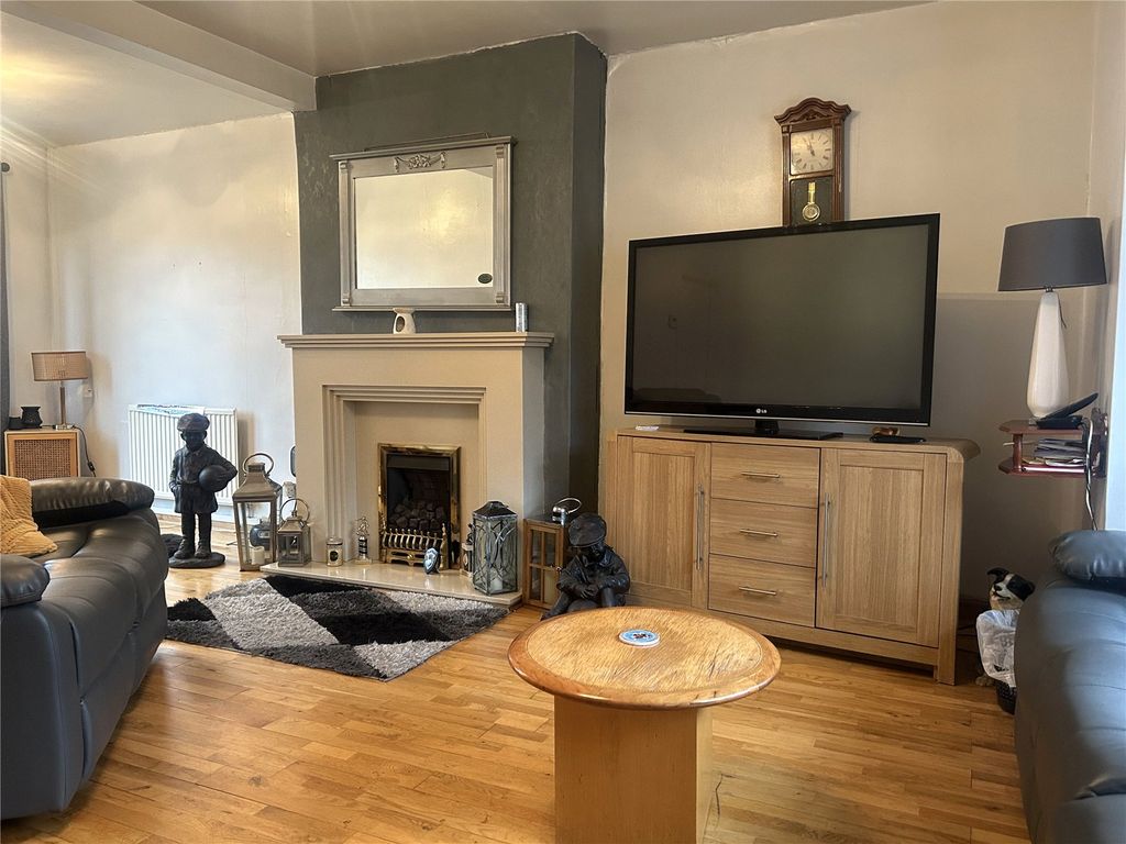 Property photo 2 of 13 Lounge