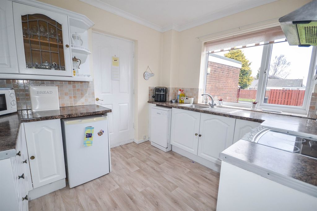 Property photo 3 of 14 Kitchen