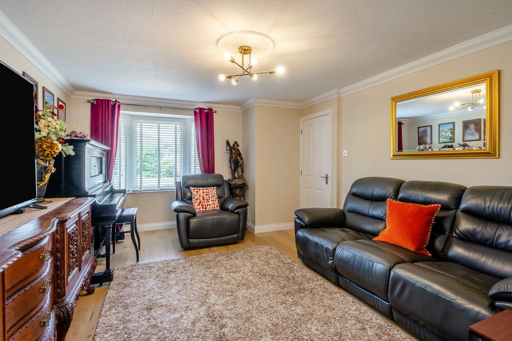 Property photo 3 of 19
