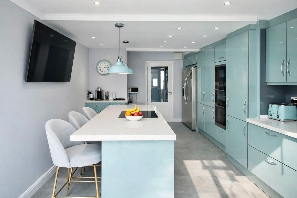 Property photo 3 of 31