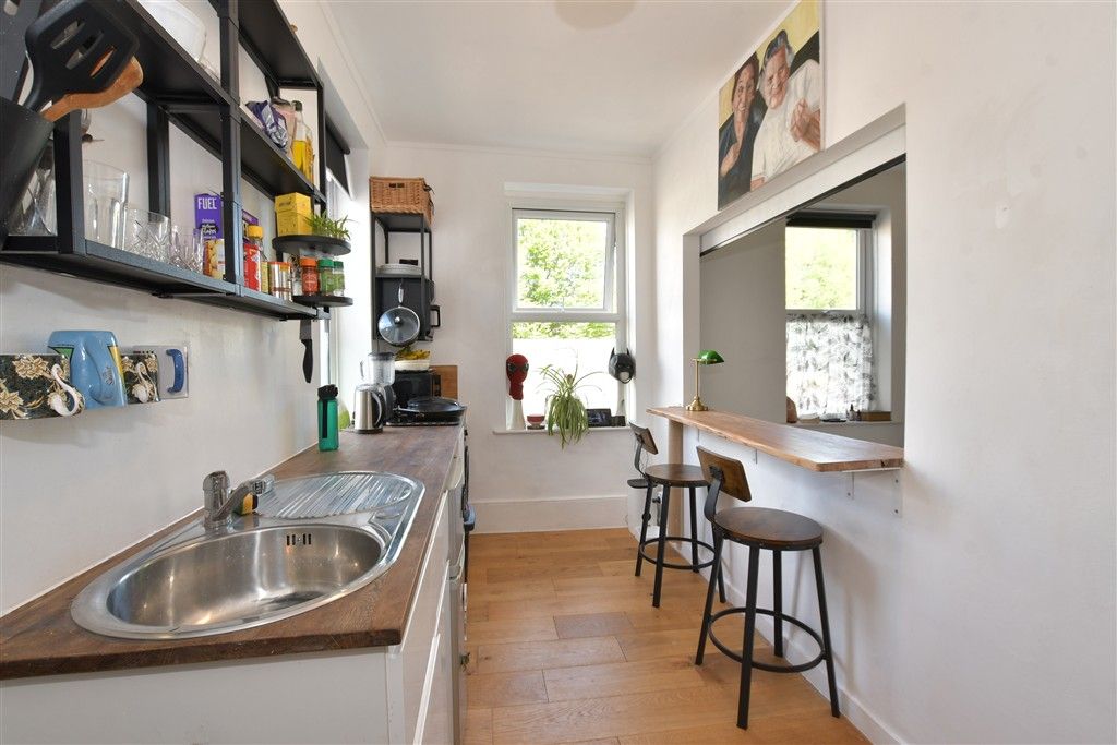 Property photo 3 of 7 Kitchen