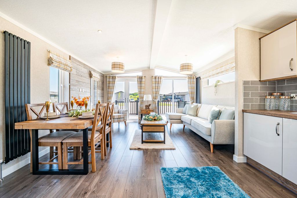 Property photo 2 of 14 Photo 4