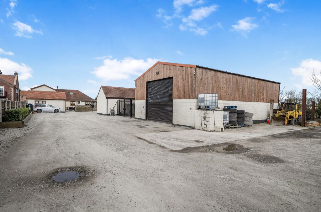 Property photo 2 of 33