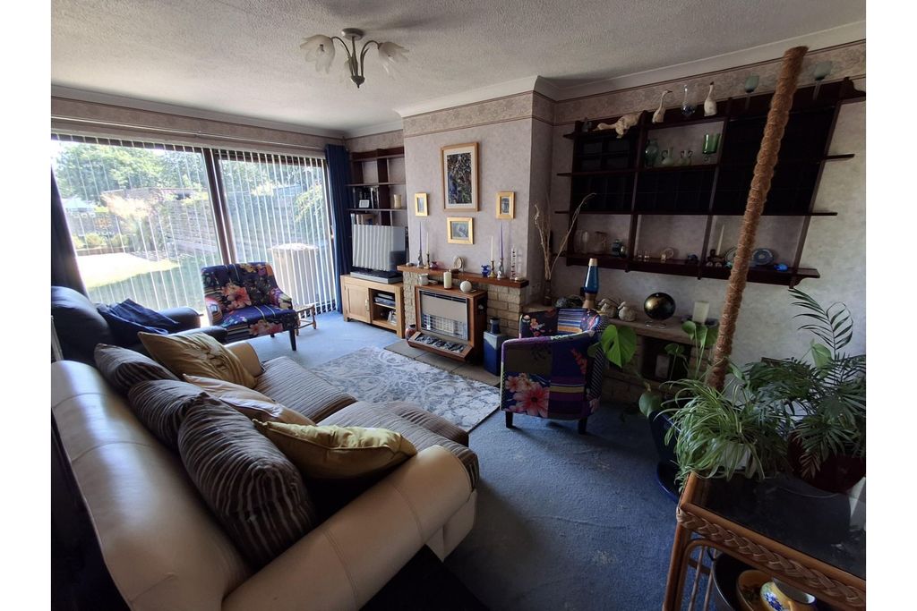 Property photo 3 of 10 Lounge