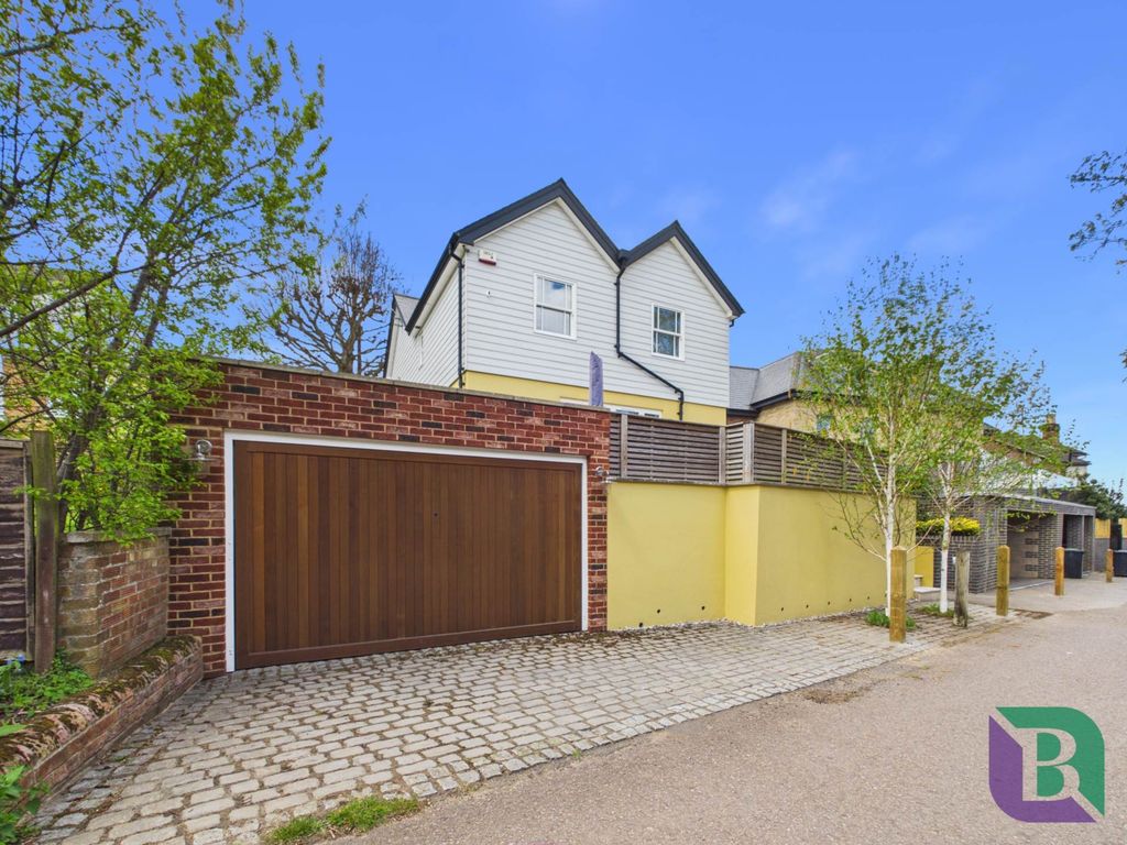 Property photo 2 of 24