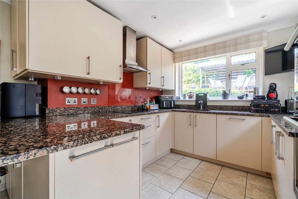 Property photo 2 of 19 Picture No. 11