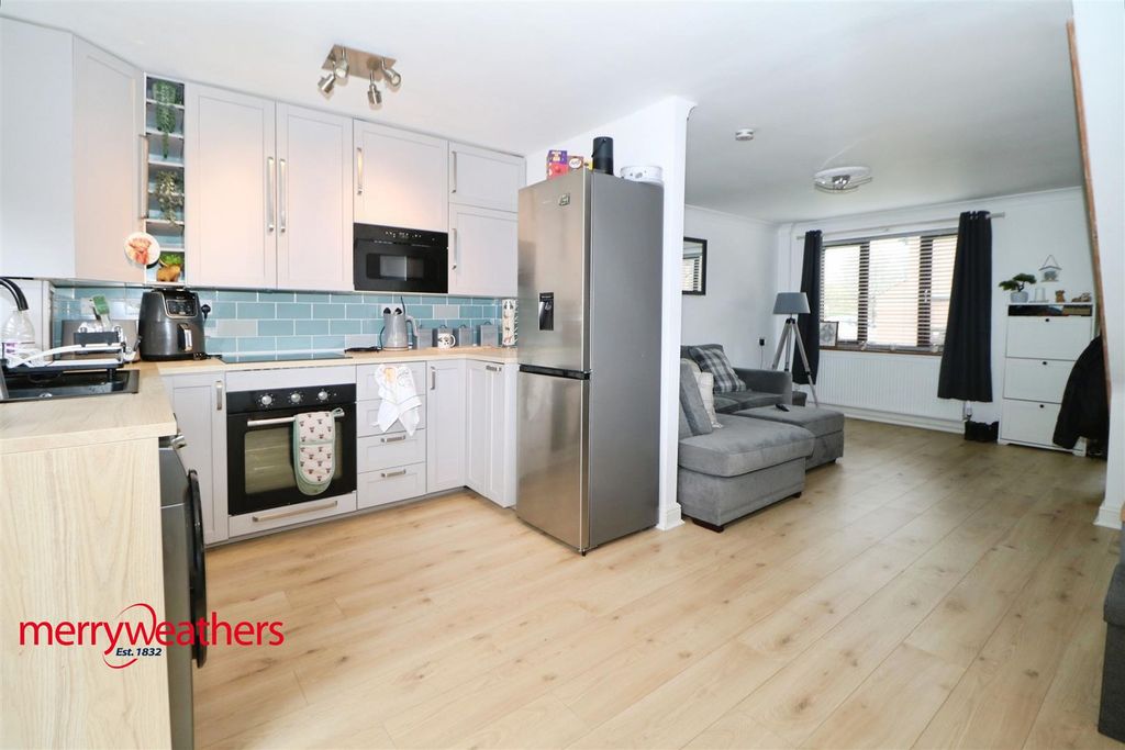 Property photo 3 of 11 Kitchen/Dining Room