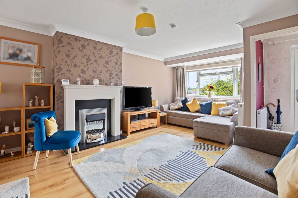 Property photo 2 of 20